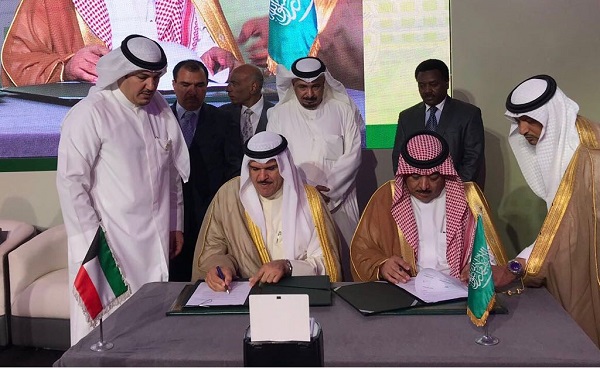 الكويت والسعودية توقعان مذكرة تفاهم ثنائية بشأن تنظيم خدمات النقل الجوي
