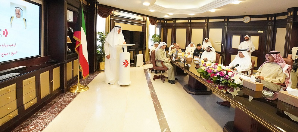 سمو رئيس مجلس الوزراء يزور قاعات الفحص الطبي بالمطار 