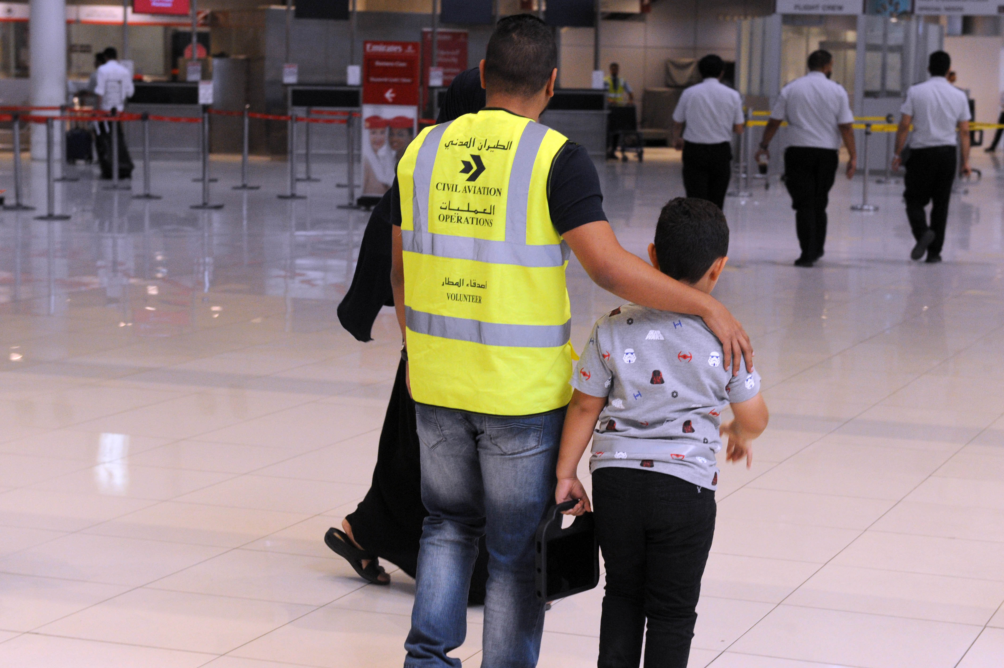 "Airport Friends" ... Kuwaiti youth endeavor to disseminate volunteerism
