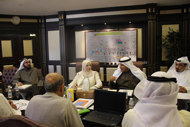 Acting Minister of Services Visits Kuwait International Airport
